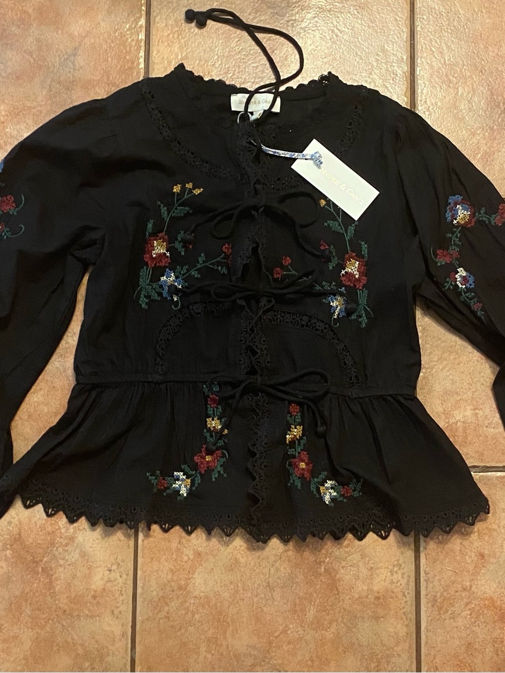 BNWT! Jennifer & Grace Embroidered Blouse Small Orig $89❣️
